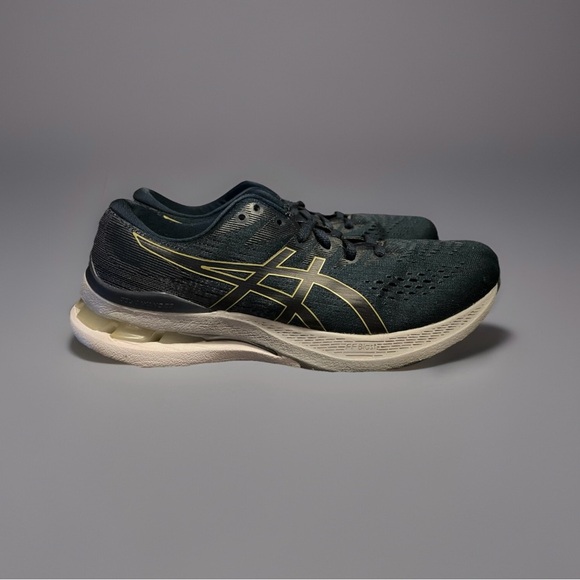 ASICS Women’s Gel-Kayano 28 - Picture 1 of 6